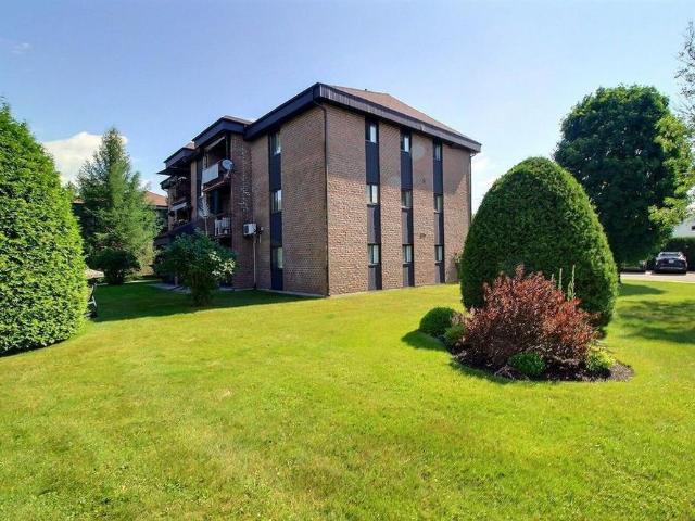Apartment for rent in Ayer's Cliff, Estrie