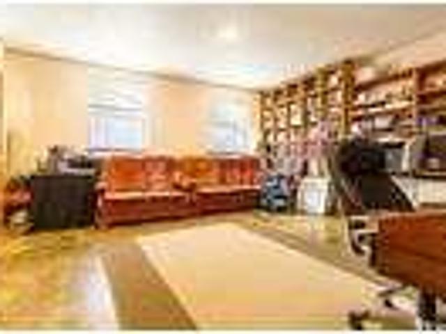 House for rent in The Bronx, Arverne
