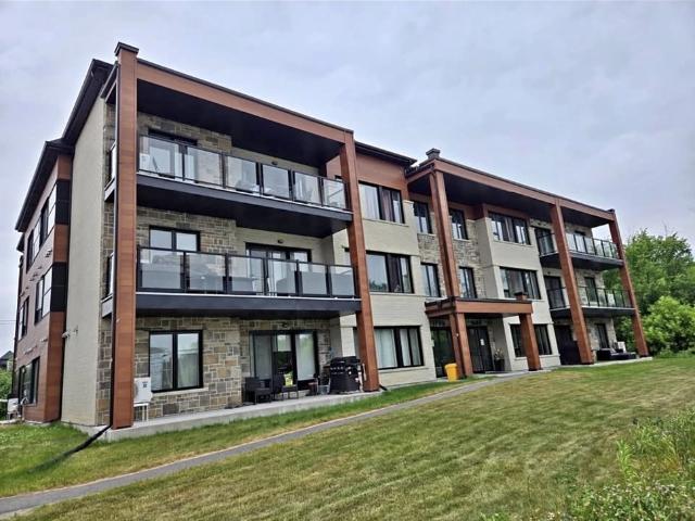Apartment for rent in Sainte-rose, Quebec