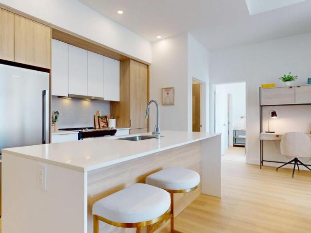 Apartment for rent in Pointe-claire, Quebec
