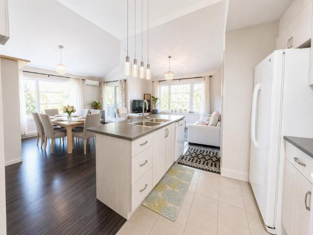 Apartment for rent in Laval-des-rapides, Quebec