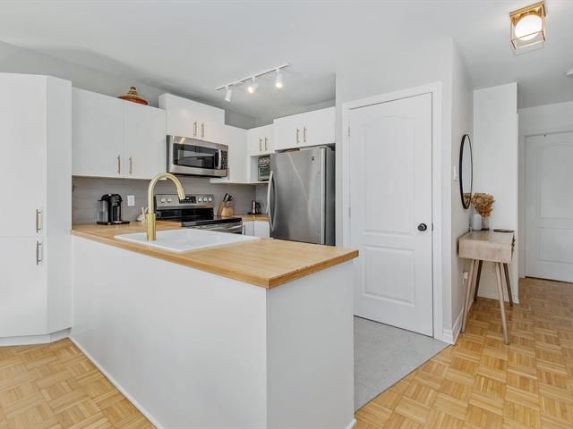Apartment for rent in Laval-ouest, Quebec
