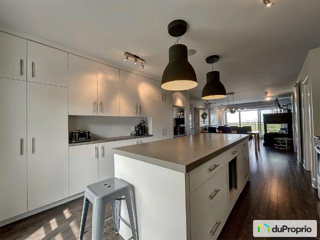Condo for sale in Sutton