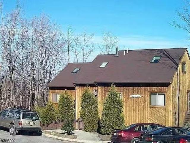 Condo for rent in Wayne