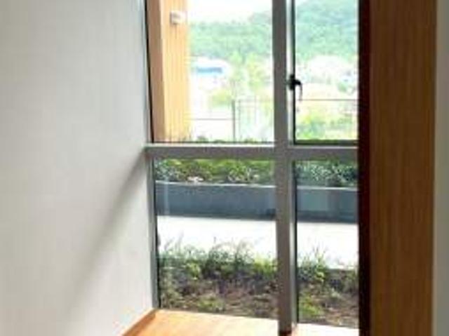 Apartment for rent in Hillview Avenue