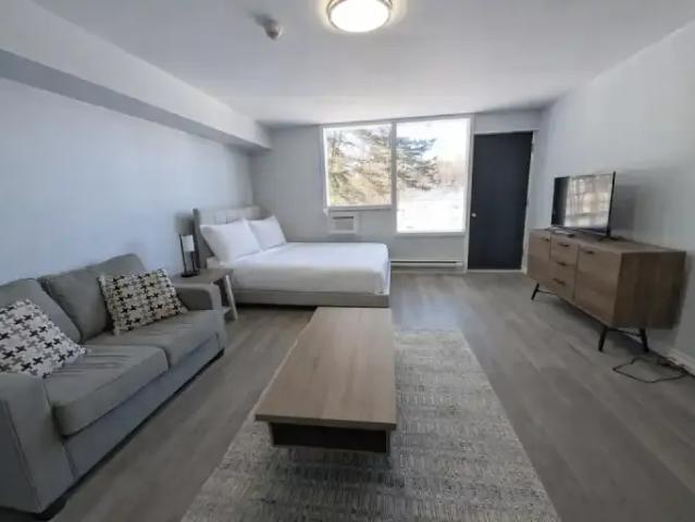 Condo for rent in Ontario