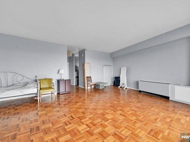 Condo for sale in Fort Lee, New Jersey