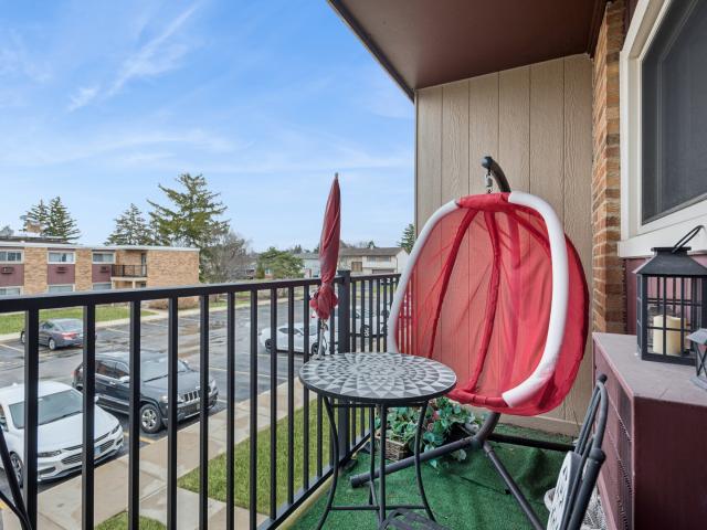 Condo for sale in Lombard, Illinois