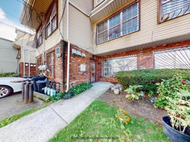 Condo for sale in Queens, Arverne