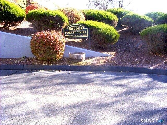 Condo for sale in Simsbury, Connecticut