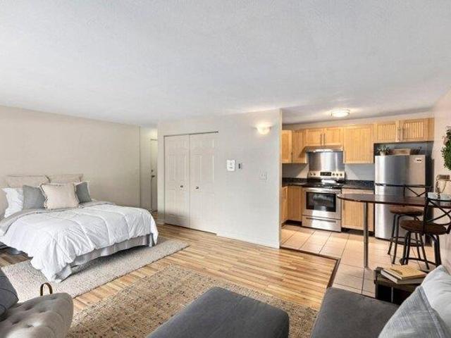 Condo for sale in Gaslight Village, Weymouth