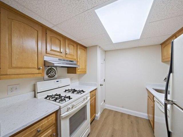 Condo for sale in Kingswood Condominiums, Abington