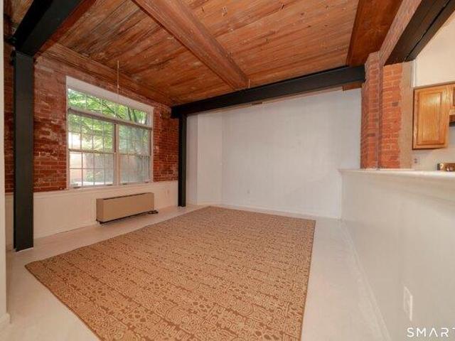 Condo for sale in Kensington, Berlin