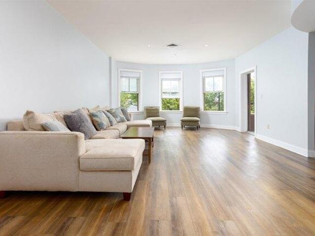 Condo for sale in Downtown, Burlington