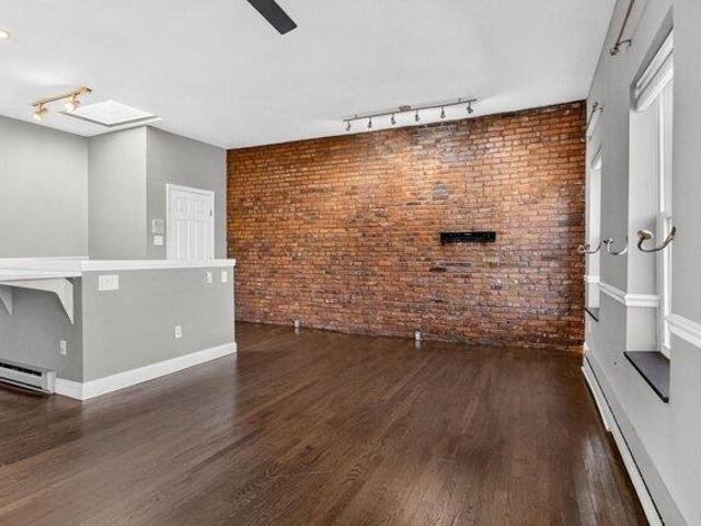 Condo for sale in Waterfront, Chelsea