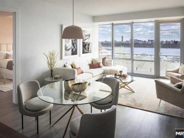 Condo for sale in Edgewater, New Jersey