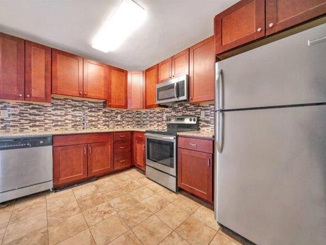 Condo for sale in Fort Lee, New Jersey