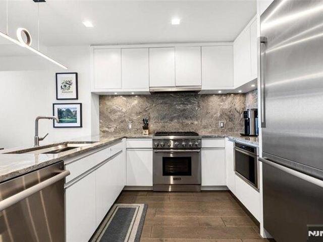 Condo for sale in Cliffside Park, New Jersey