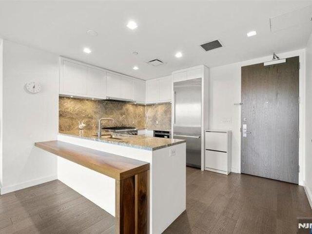 Condo for sale in Cliffside Park, New Jersey