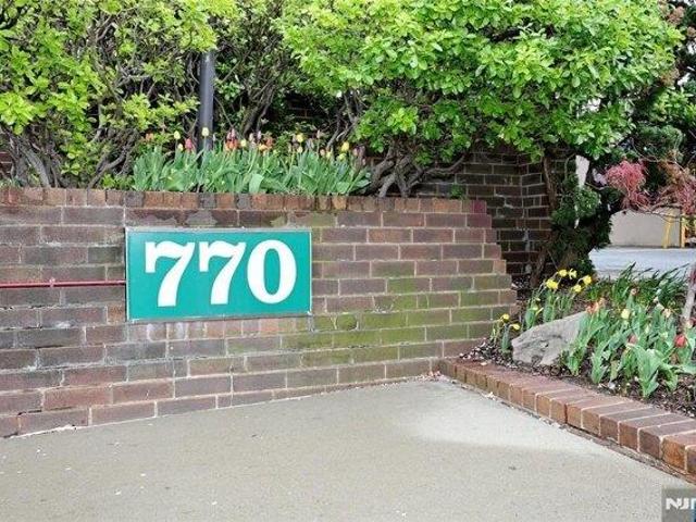Condo for sale in Grantwood, Cliffside Park