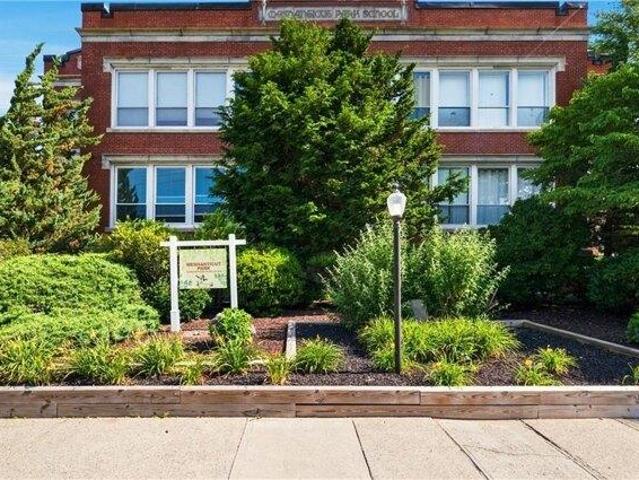 Condo for sale in Cranston, Rhode Island