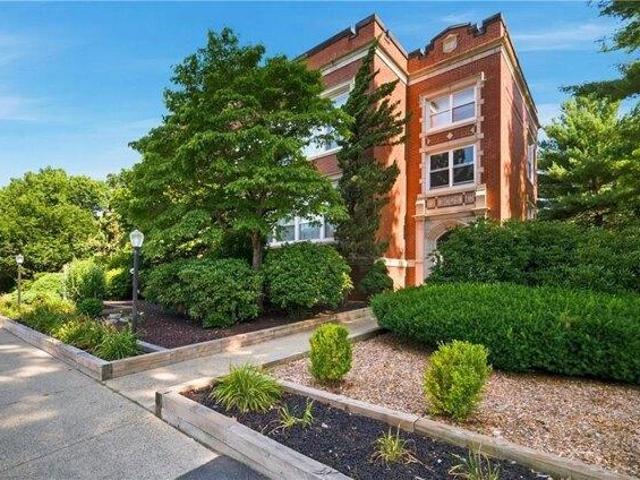 Condo for sale in Cranston, Rhode Island