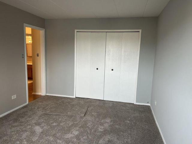 Condo for sale in Crestwood, Illinois