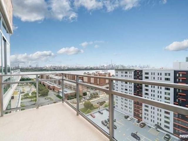 Condo for sale in Edgewater, New Jersey