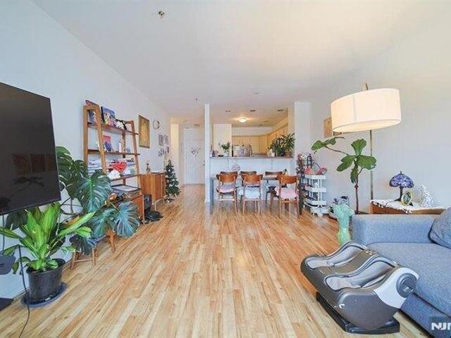 Condo for sale in Edgewater, New Jersey