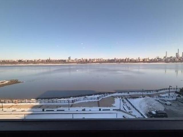 Condo for sale in Edgewater, New Jersey