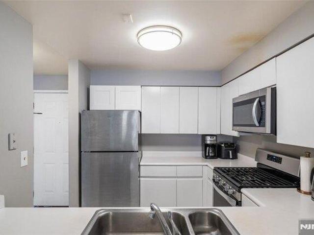 Condo for sale in Edgewater, New Jersey