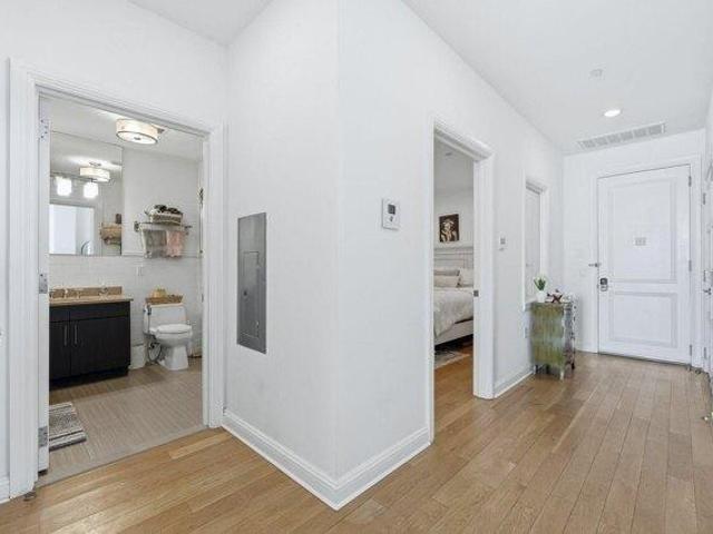 Condo for sale in Edgewater, New Jersey