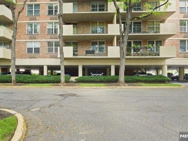 Condo for sale in Edgewater, New Jersey