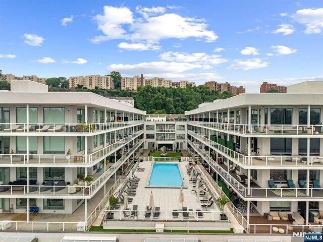 Condo for sale in Edgewater, New Jersey