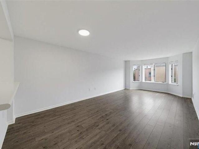 Condo for sale in Independence Harbor, Edgewater
