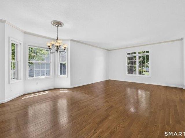 Condo for sale in Hazardville, Enfield
