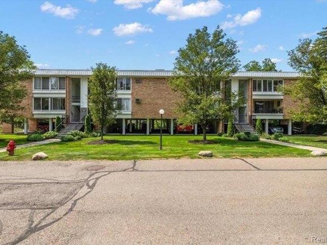 Condo for sale in Farmington, Michigan