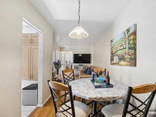 Condo for sale in Fort Lee, New Jersey