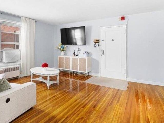 Condo for sale in Fort Lee, New Jersey