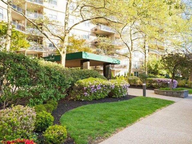 Condo for sale in Fort Lee, New Jersey