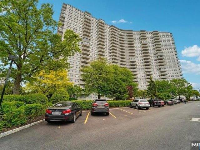 Condo for sale in Fort Lee, New Jersey
