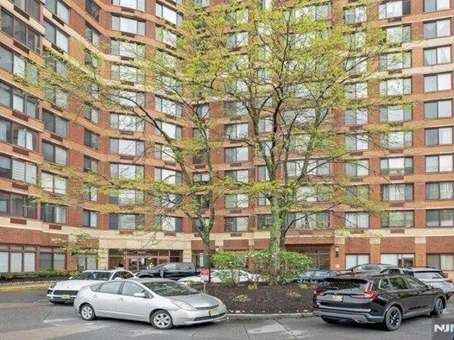 Condo for sale in Fort Lee, New Jersey