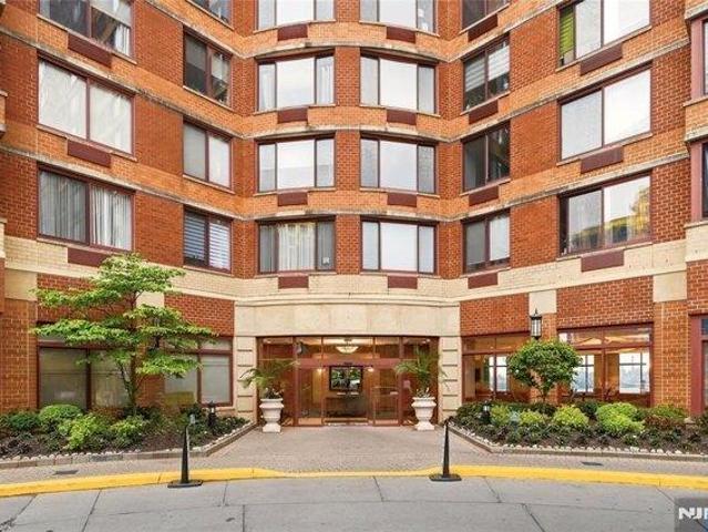 Condo for sale in Fort Lee, New Jersey