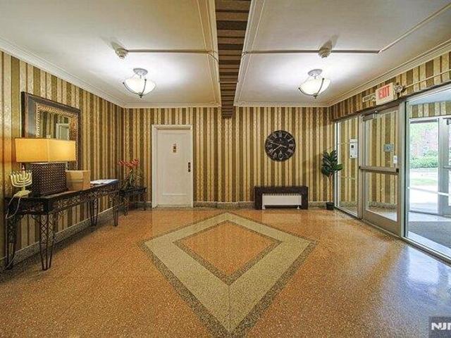 Condo for sale in Fort Lee, New Jersey