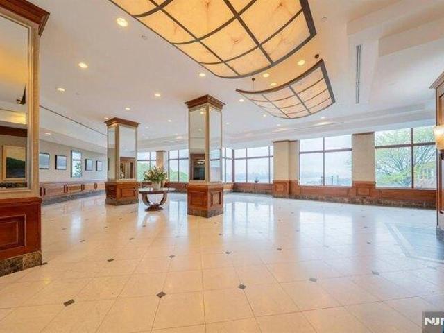 Condo for sale in Fort Lee, New Jersey