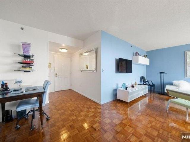Condo for sale in Fort Lee, New Jersey