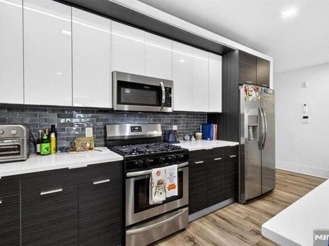 Condo for sale in Guttenberg, Hudson County