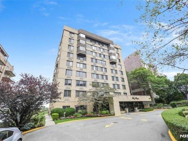 Condo for sale in Hackensack, New Jersey