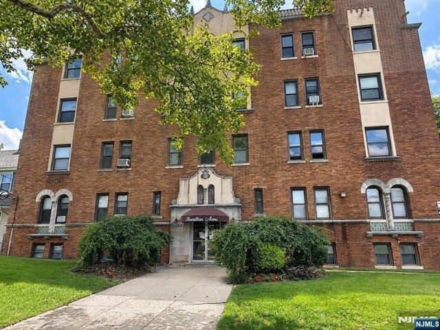 Condo for sale in Hackensack, New Jersey