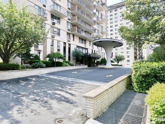 Condo for sale in Hackensack, New Jersey